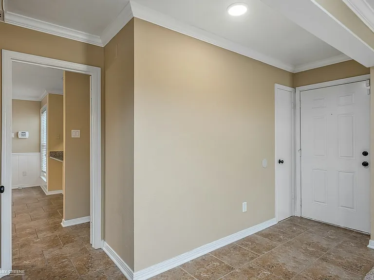 10101 Saratoga Dr — Photo 20