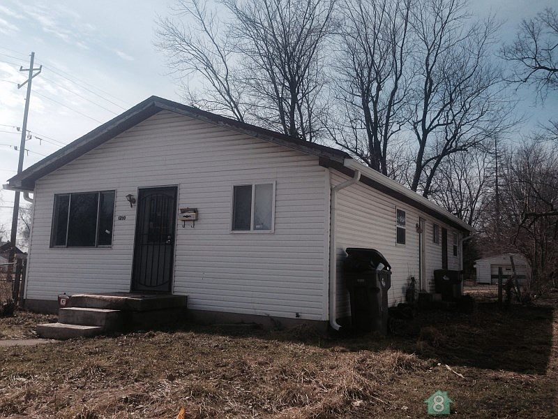 2nd image of 1210 N Sheffield Ave