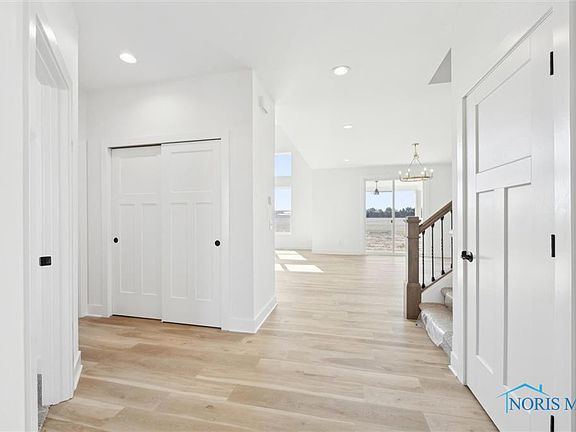 3rd image of 105 Kinloch Dr