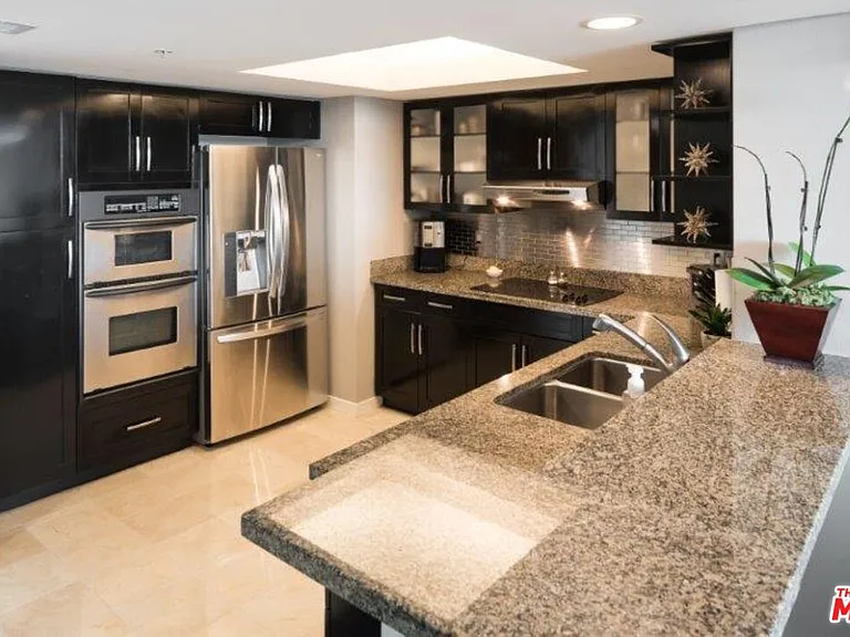 13700 Marina Pointe Dr #1725 — Photo 5