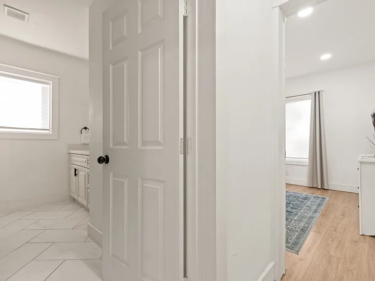102 S Lockwood Dr #4 — Photo 12