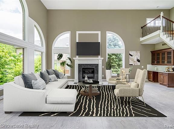 3rd image of 5699 Branford Dr