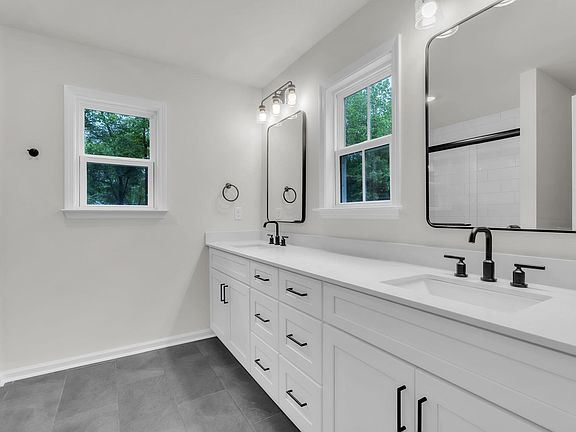 5th image of 302 Satterfield Dr