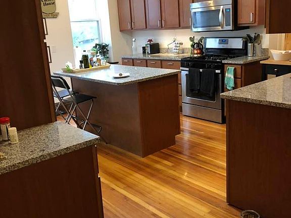 4th image of 3519 Giles Ave