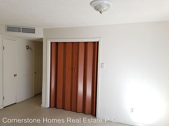 3rd image of 1025 Roselawn Ave APT C