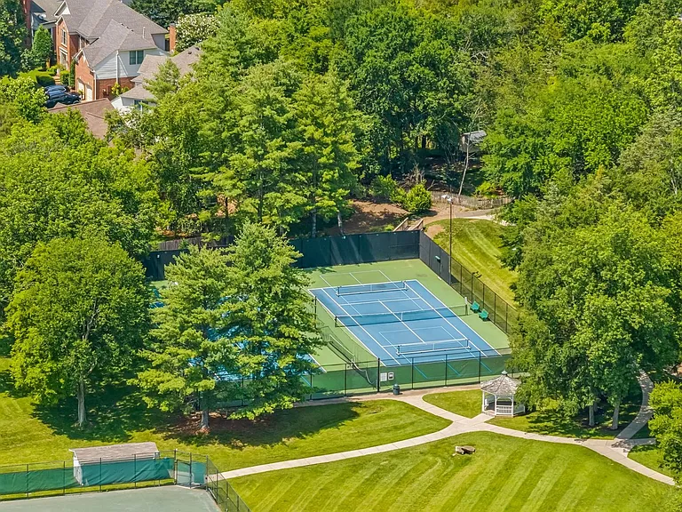 128 Clarendon Cir — Photo 47