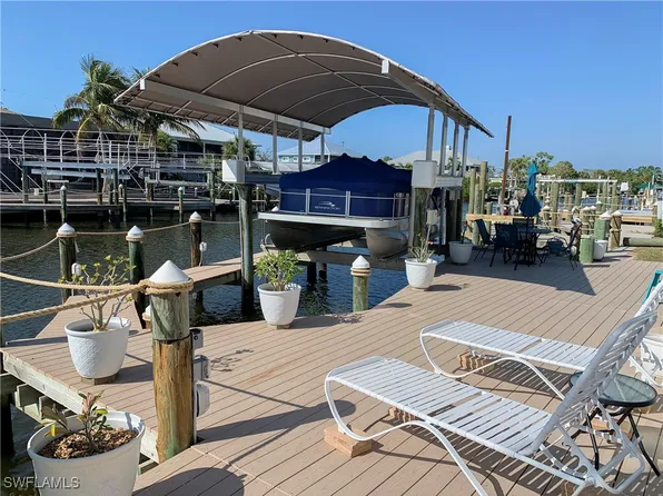 11580 Dogwood Ln, Fort Myers Beach, FL 33931
