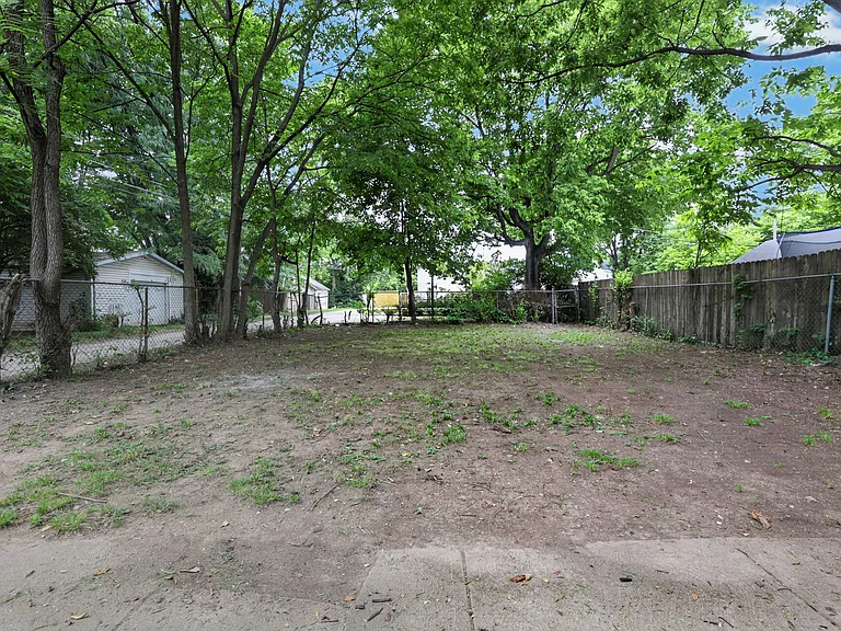 1768 Kent St — Photo 20