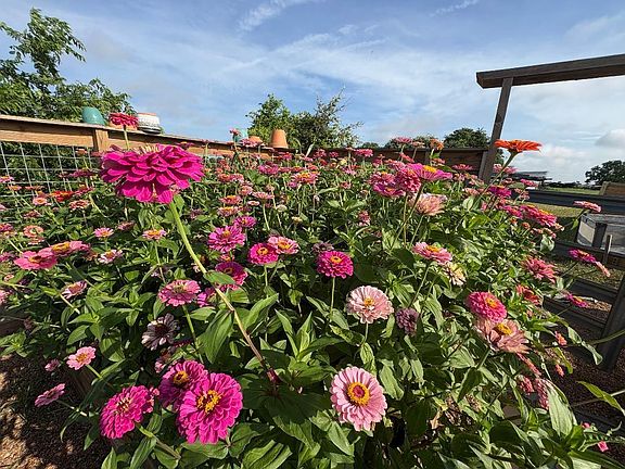 2nd image of 5700 Trackside Rd