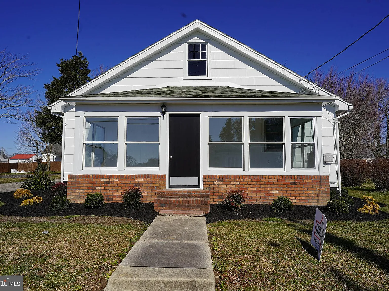 3 bed, 1056 sqft, $2,195 — Photo 1