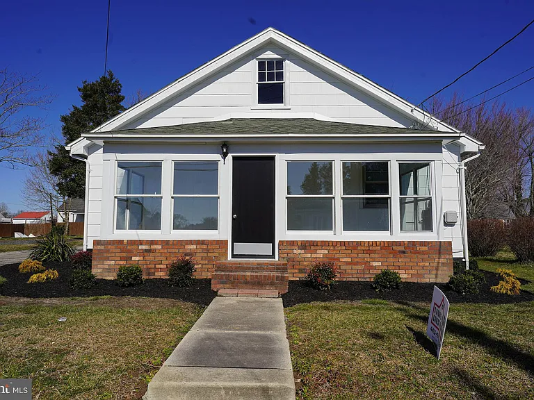 221 Branch St — Photo 1