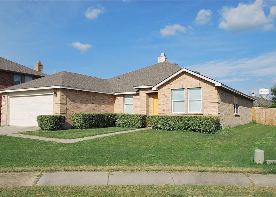 1st image of 716 Kinston Ct