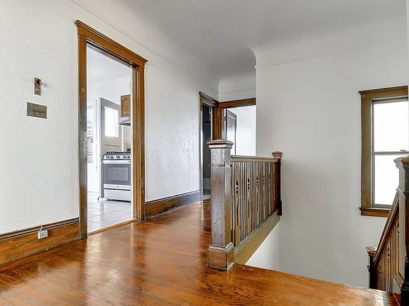 4th image of 382 29th St