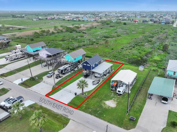 888 East Rd, Crystal Beach, TX 77650
