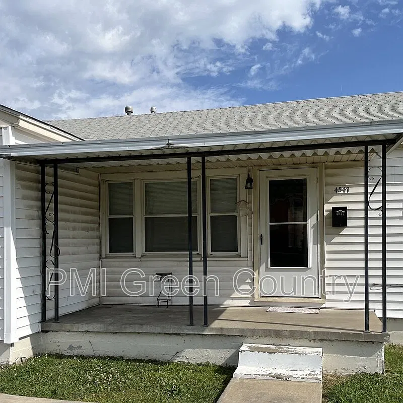 3 bed, 1.0 bath, 890 sqft, $1,145 — Photo 3
