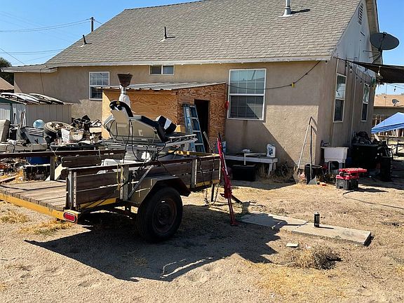 5th image of 2616 Stella St