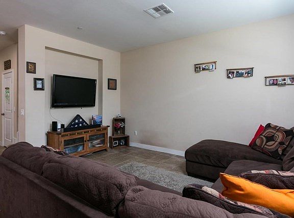 481 Pear Ave-MLS_Size-003-3-Living Room-