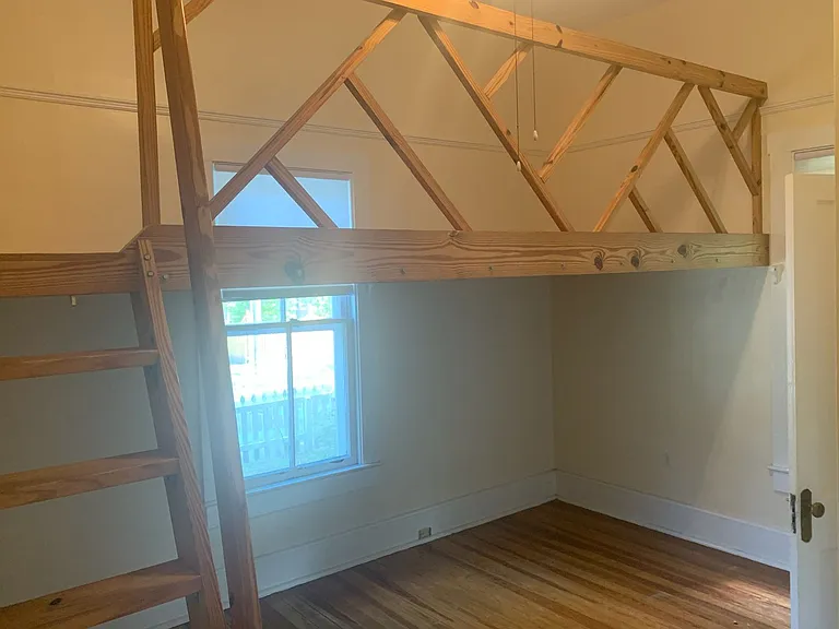 220 NE 7th St — Photo 15