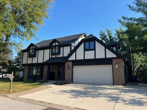 2651 Yorkshire Ln, Lisle, IL 60532