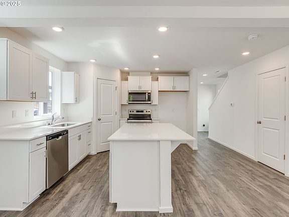 5th image of 5911 NE 121st Way