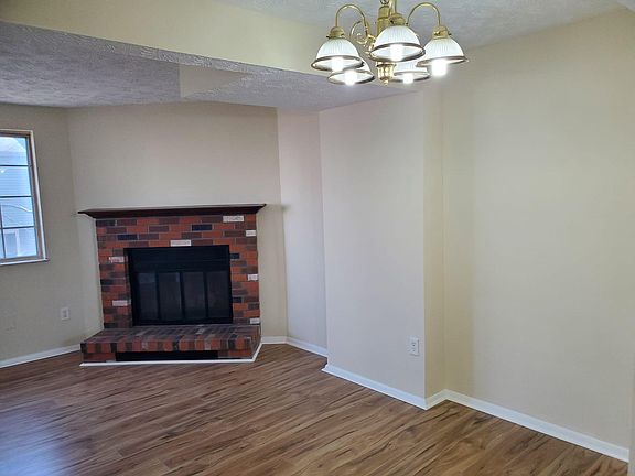 3rd image of 2865 Middleboro Dr