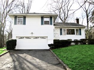 3 Fernwood Rd, White Plains, NY 10605