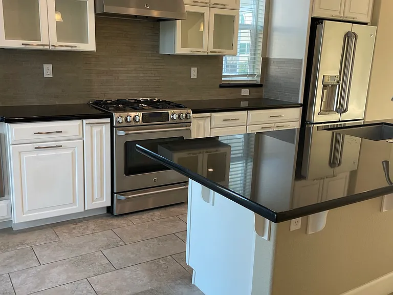 611 Avenue One — Photo 6