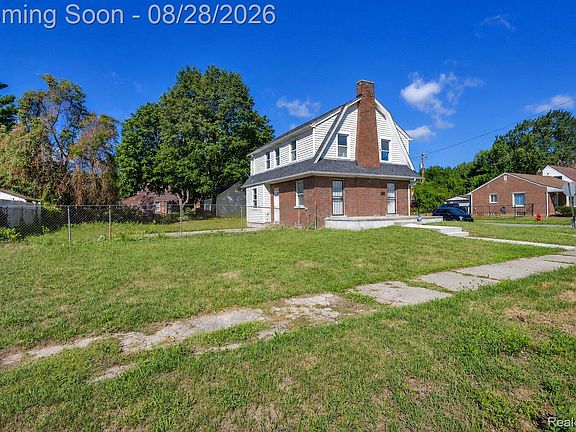 4th image of 18785 Glenhurst St