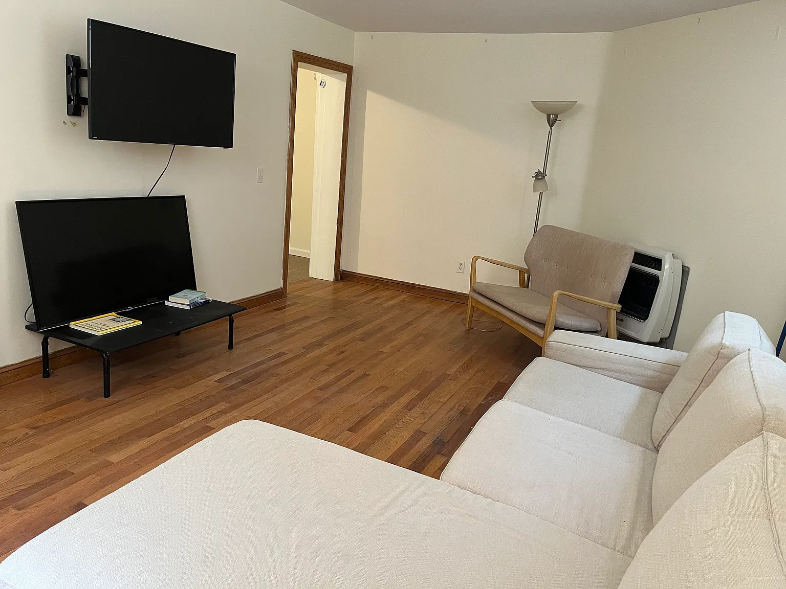 6 bed, 3000 sqft, $7,350 — Photo 4