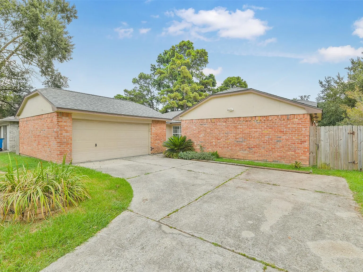 3 bed, 2.0 bath, 1662 sqft, $1,900 — Photo 2
