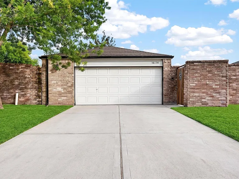 16134 Highlander Dr — Photo 3