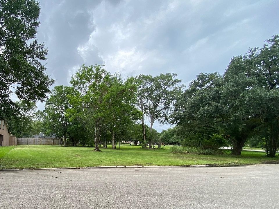 1st image of 208 Central Caldwood Dr
