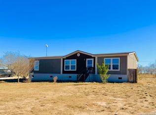 1009 County Road 773, Devine, TX 78016