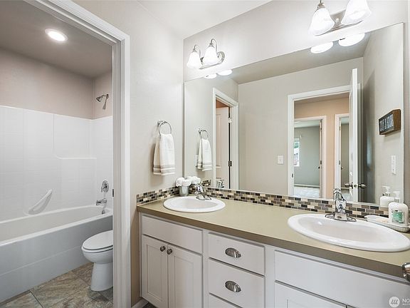 2nd image of 3446 Hera St NE