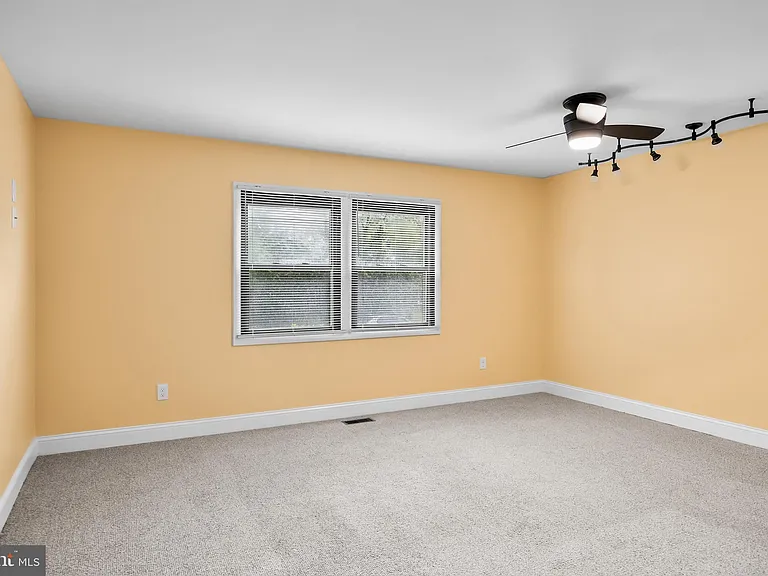 10 Traynor Ln — Photo 14