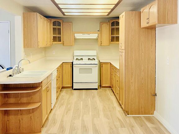 3rd image of 16970 Marygold Ave APT 27