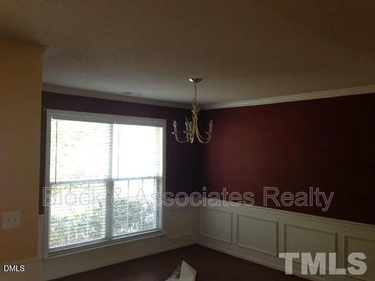 210 Brierridge Dr — Photo 3
