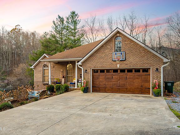 2nd image of 1856 Myranda Ln