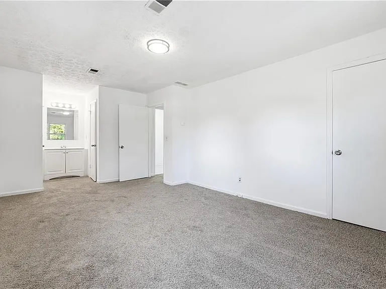 6917 Laurelwood Dr — Photo 13