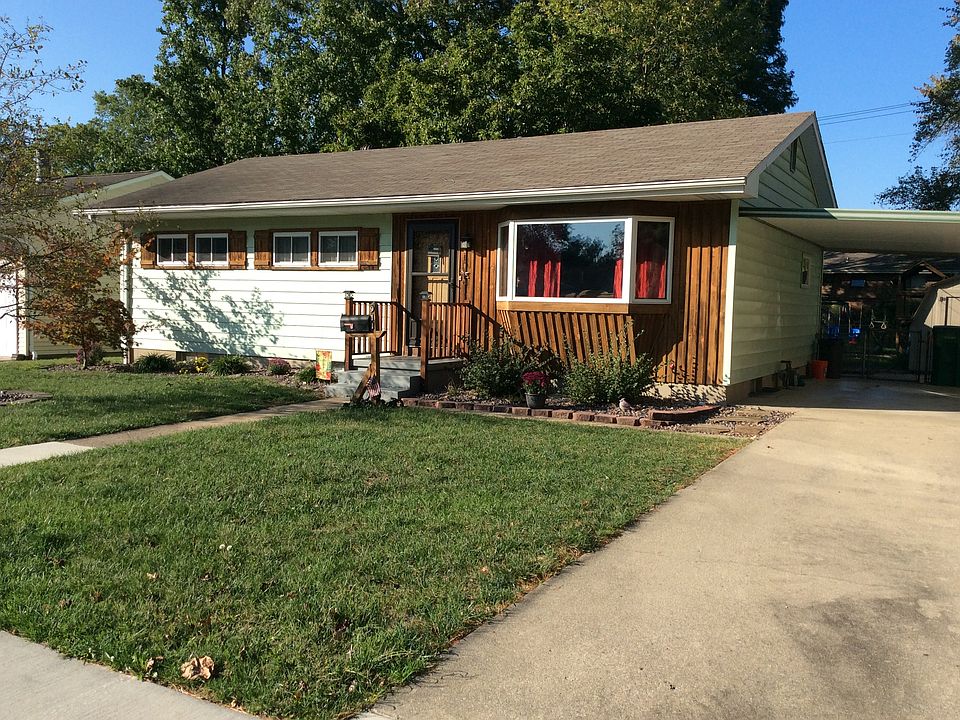 1st image of 911 W Poplar St