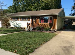 911 W Poplar St, Mascoutah, IL 62258