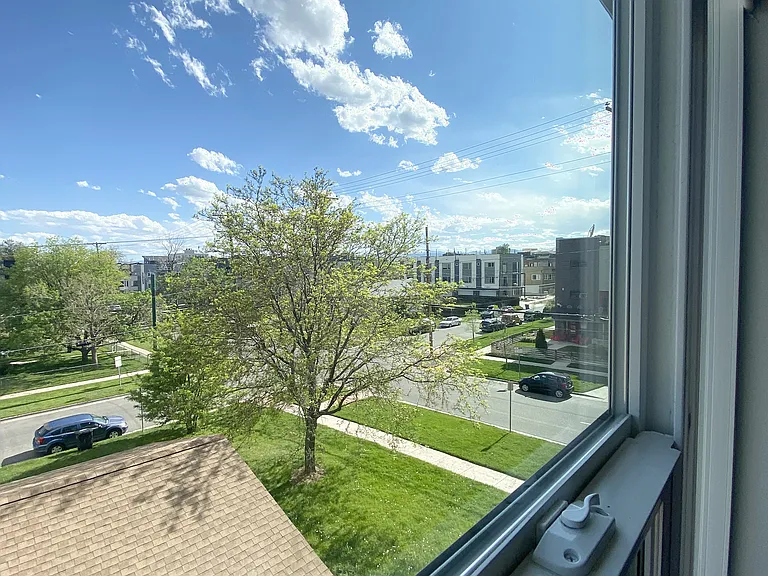 1810 Irving St #2 — Photo 8