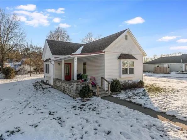 207 W Meadow St, Smithville, MO 64089