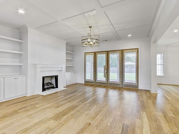 4th image of 90 Nebhut Ln