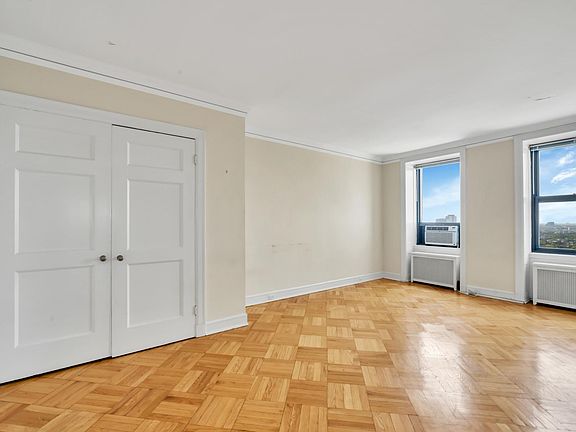 3rd image of 2000 N Lincoln Park West Pkwy #1015