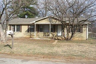 1st image of 1910 Canterbury Cir NW