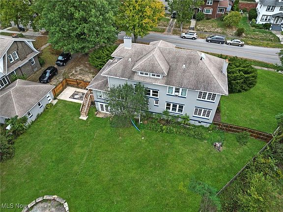 3rd image of 855 Lawson Ave