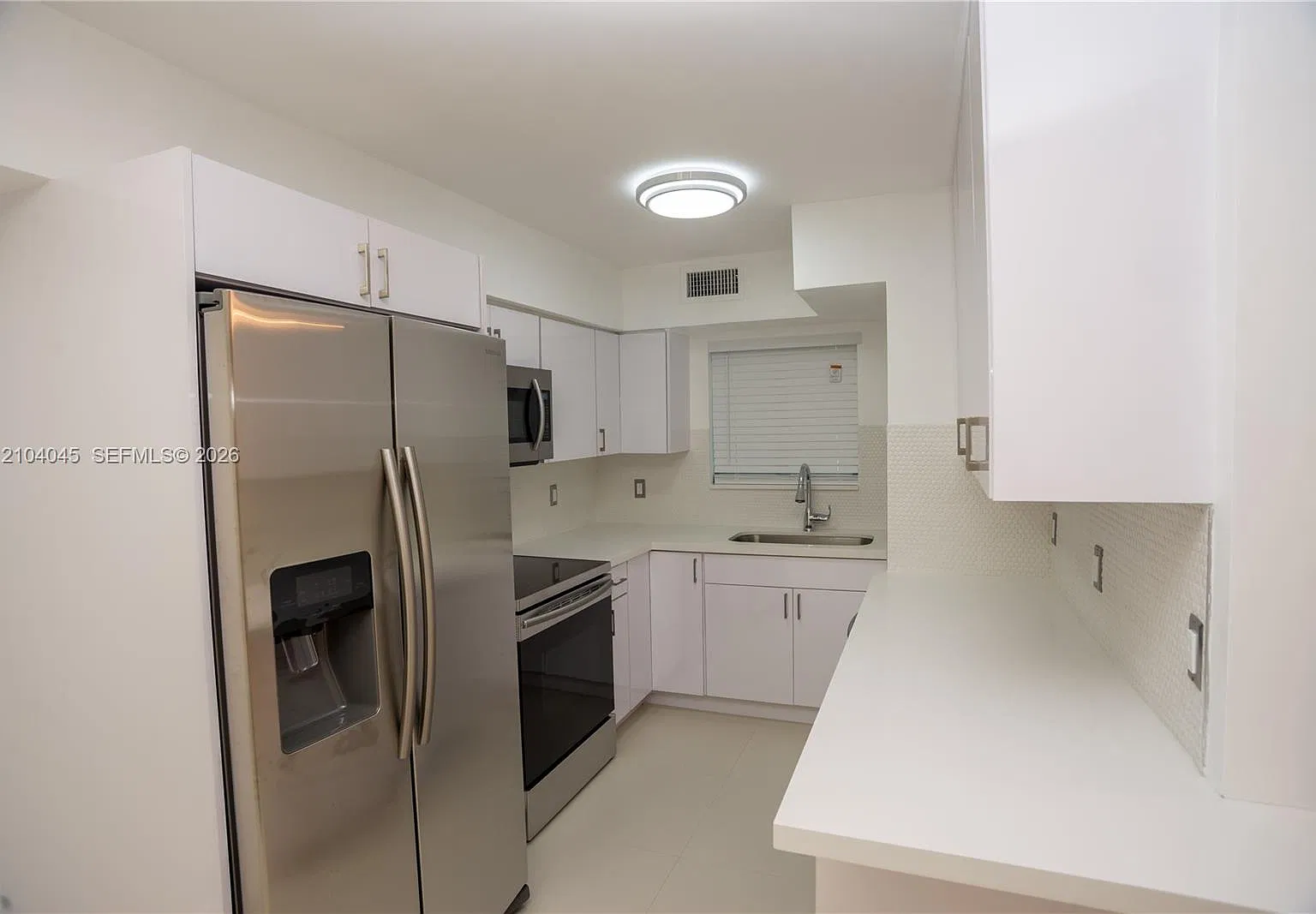 Enclave Shores Condo — Photo 2