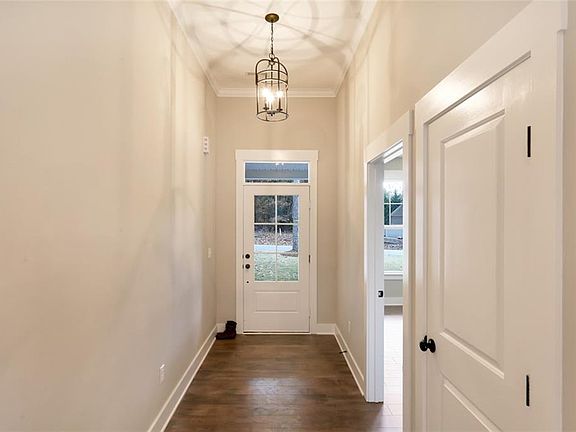 4th image of 203 Kennedy Ln