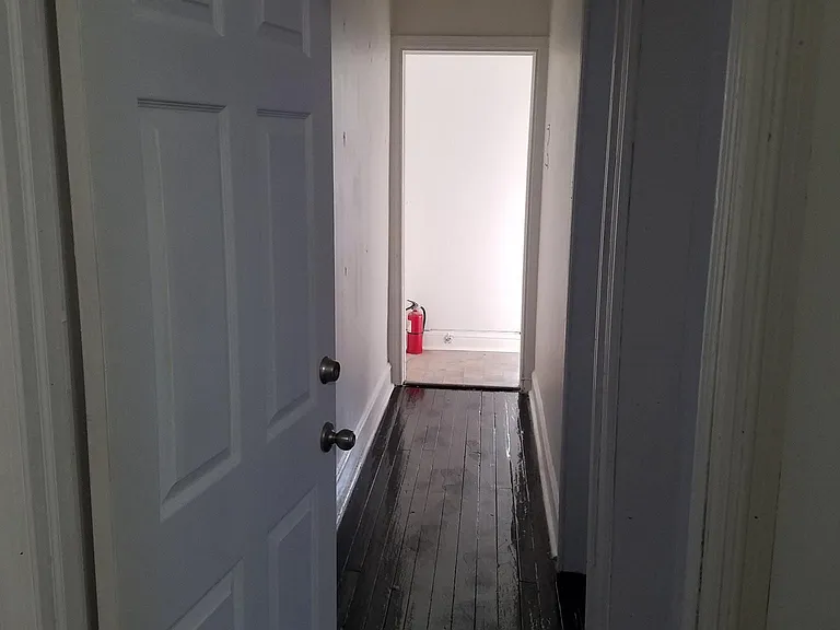 324 S 43rd St #3-1BDR — Photo 4
